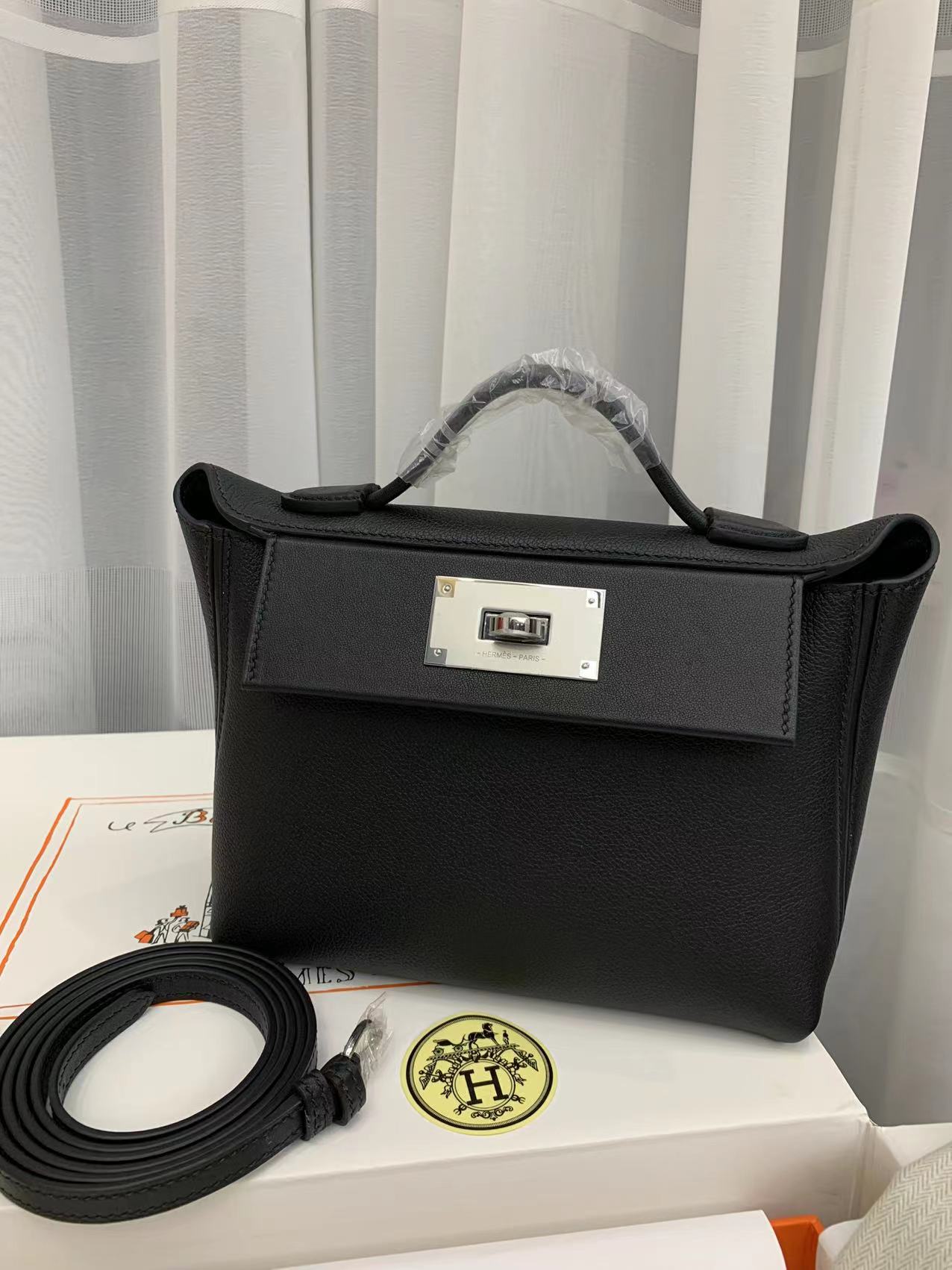 Hermes Kelly Mini 2424 21cm Handbag in Black Clemence Leather 